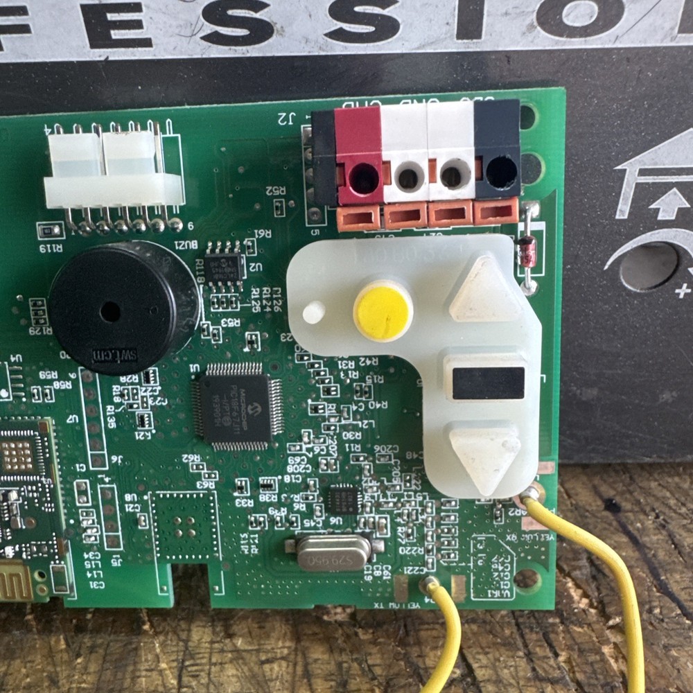 50ACCL1 1/29/2000 Master Logic board Yellow learn button