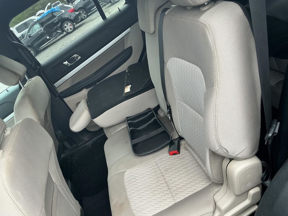 EXPLORER 2018 Glove Box 4995514