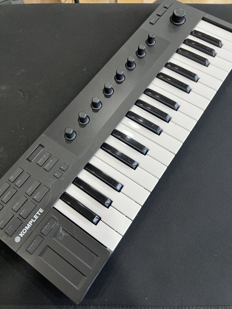 Native Instruments M32 Komplete Kontrol Keyboard Controller - SOLD AS IS
