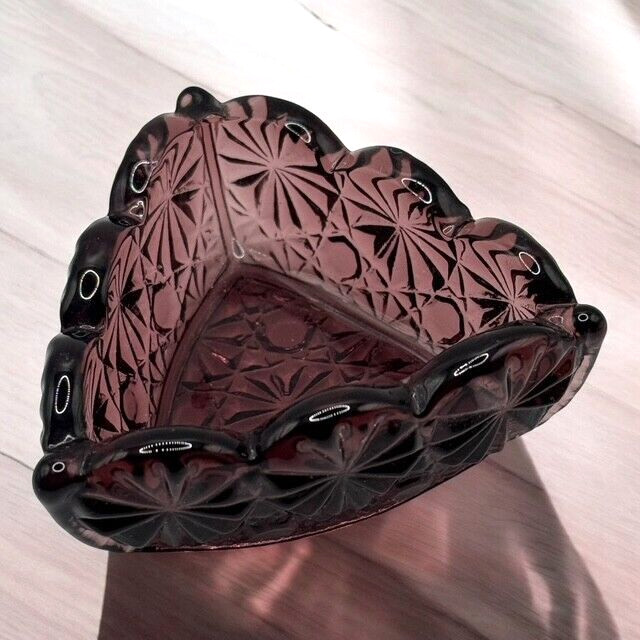 LG Wright Glass Amethyst DAISY & BUTTON 2.5" Open Triangular Dish Vintage