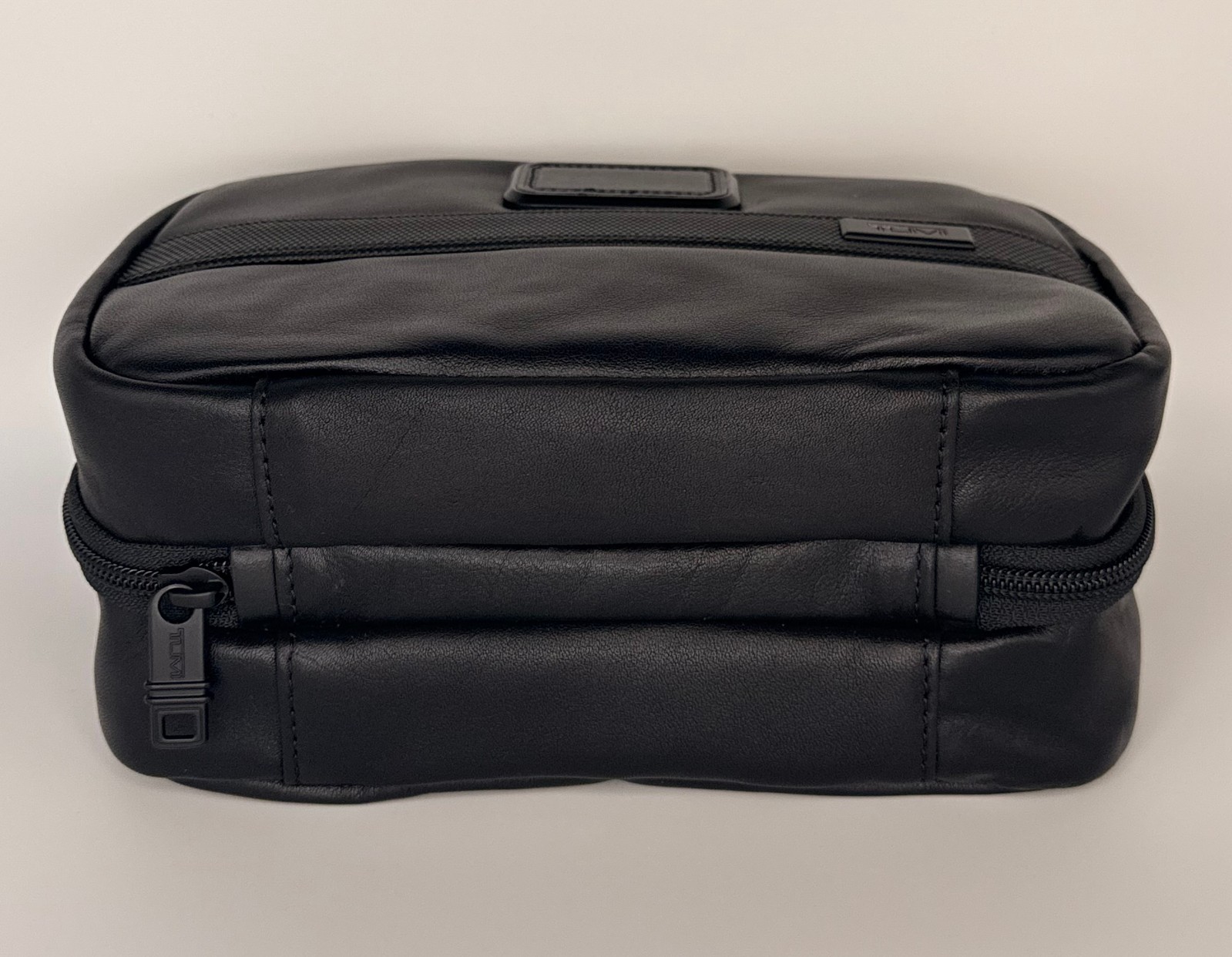 Tumi Alpha Split Travel Kit Black Leather Dopp Kit Toiletry Bag Travel Organizer