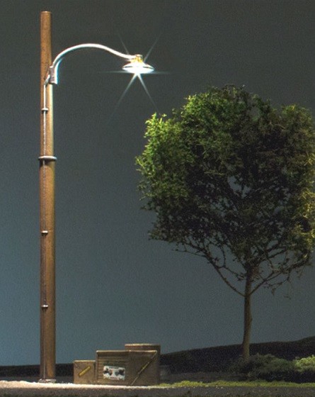 3 Woodland Scenics Just Plug Wooden Pole Street Lights HO Scale JP5630