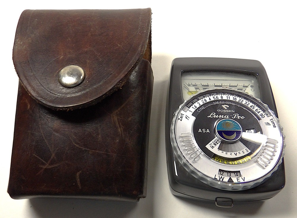 GOSSEN LUNA-PRO LIGHT METER WITH LEATHER CASE