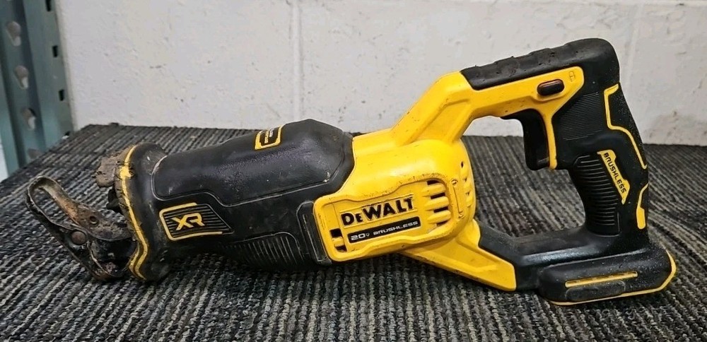 DeWalt Tools DCS382 Variable Speed Reciprocating Saw + 1.3Ah Batt & Charg - READ