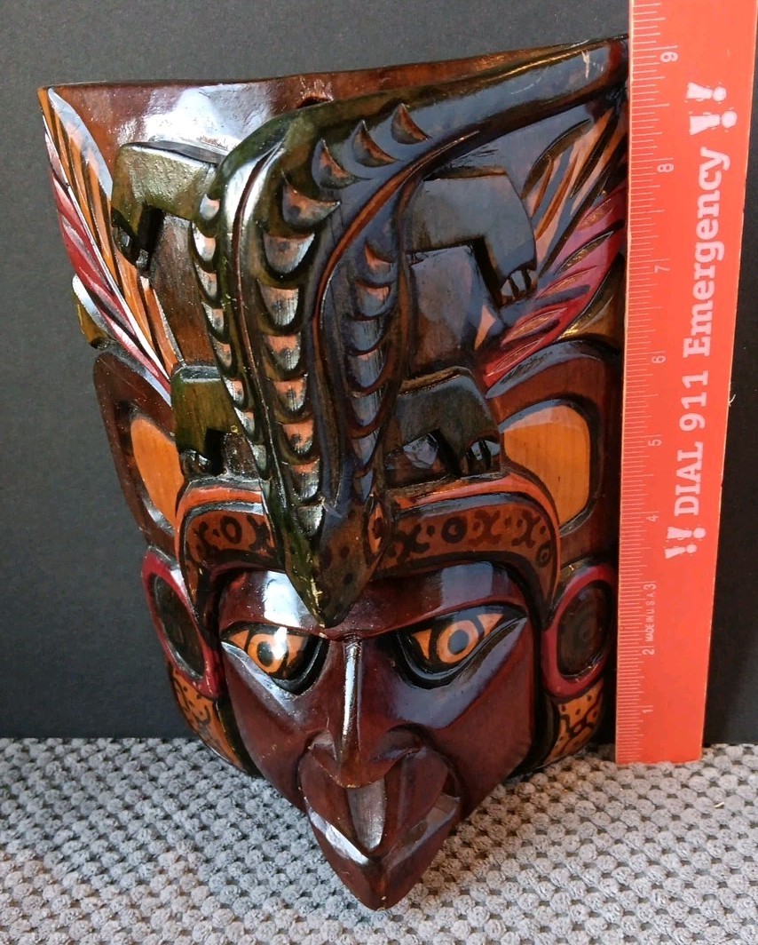 Handcarved Painted Tribal Aztec Mayan Wall Hanging 9x6 With Lizard, Iguana 3D