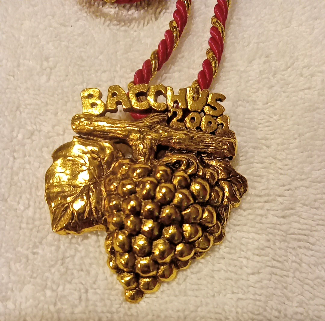 Krewe of Bacchus 2001 Grape Pendant Mardi Gras Krewe Favor