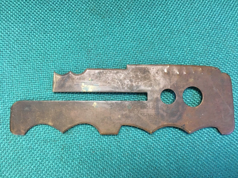 WWII / WWI Brass Multi-Purpose BUTTON BADGE UNIFORM CLEANING GUARD