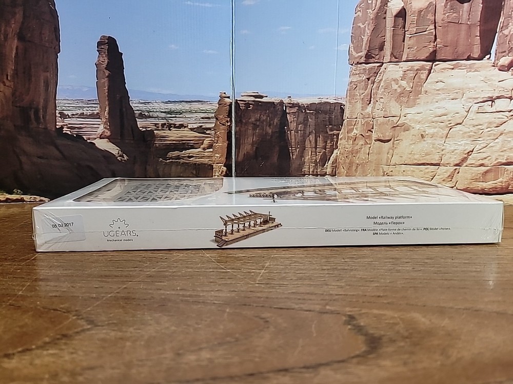 UGEARS Mechanical Models Railway Platform