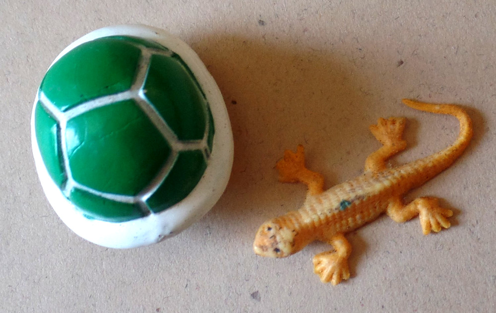 2 Vintage Tiny TURTLE SHELL & LIZARD Toys