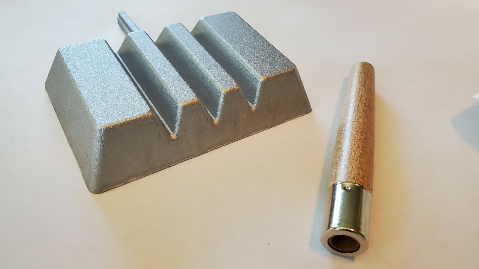 Lee 90029 Ingot 4 Cavity Mold w/Wood Handle Casts 1/2 lb/1 lb Ingots Rustproof