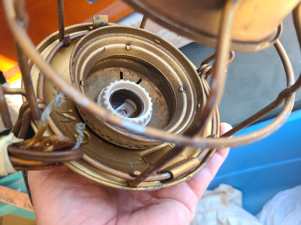 CNR Railroad Adlake Lantern - Electrified Untested