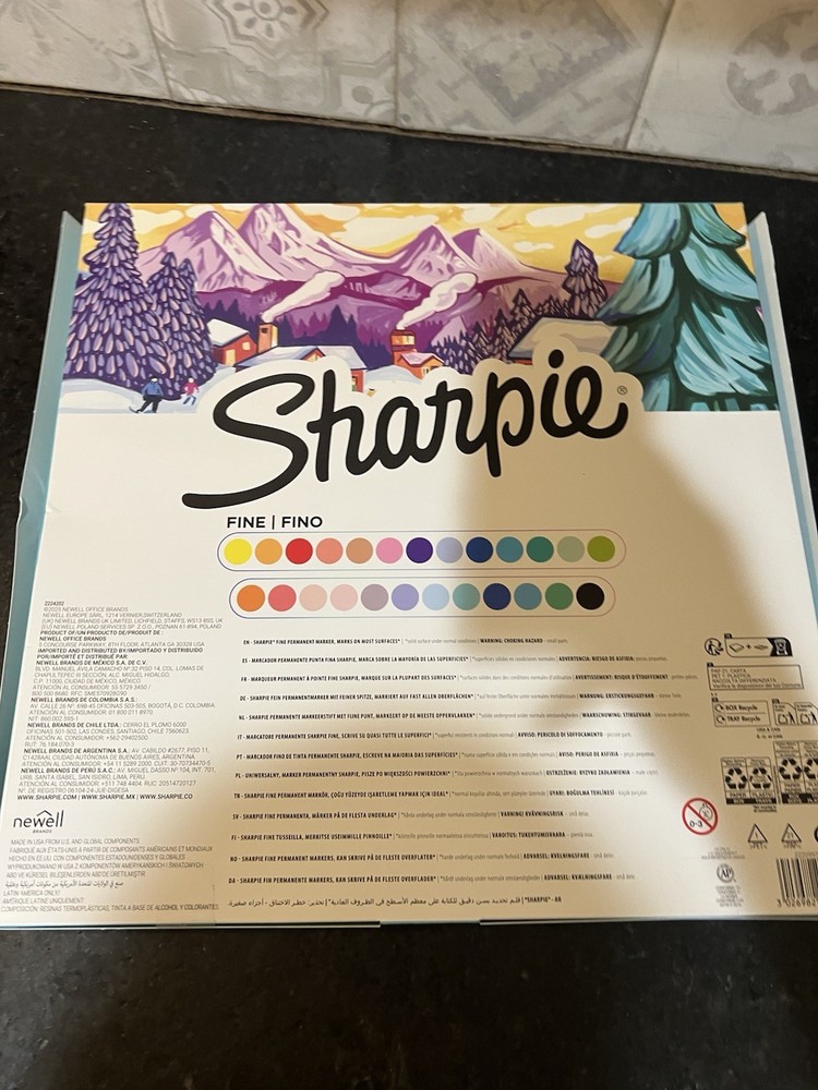 Sharpie 25-Count Limited Edition Fine Point Permanent Markers Set