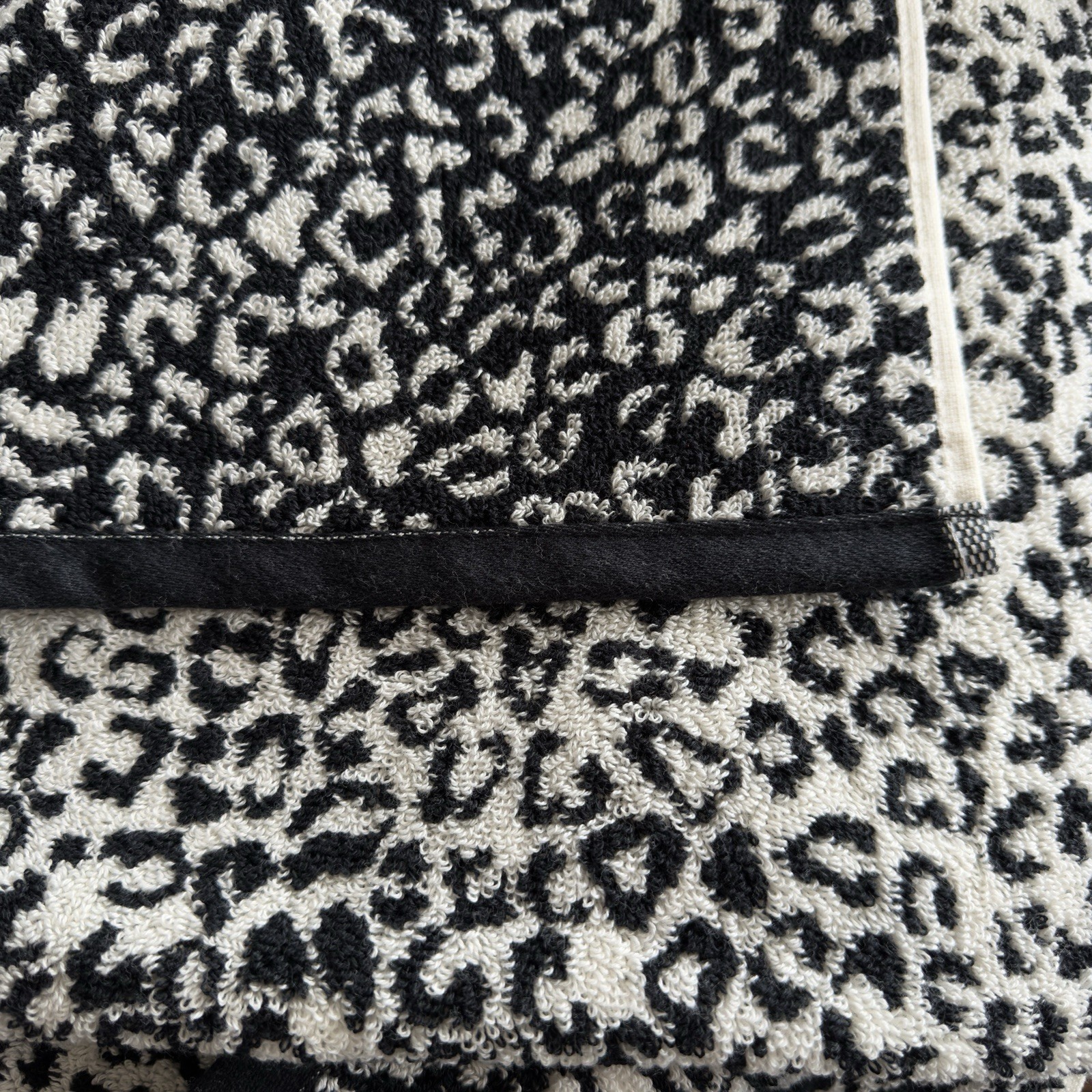 4 Rachel Zoe Animal Print Leopard Cheetah White Black 2 Bath 2 Hand Towels Set 4