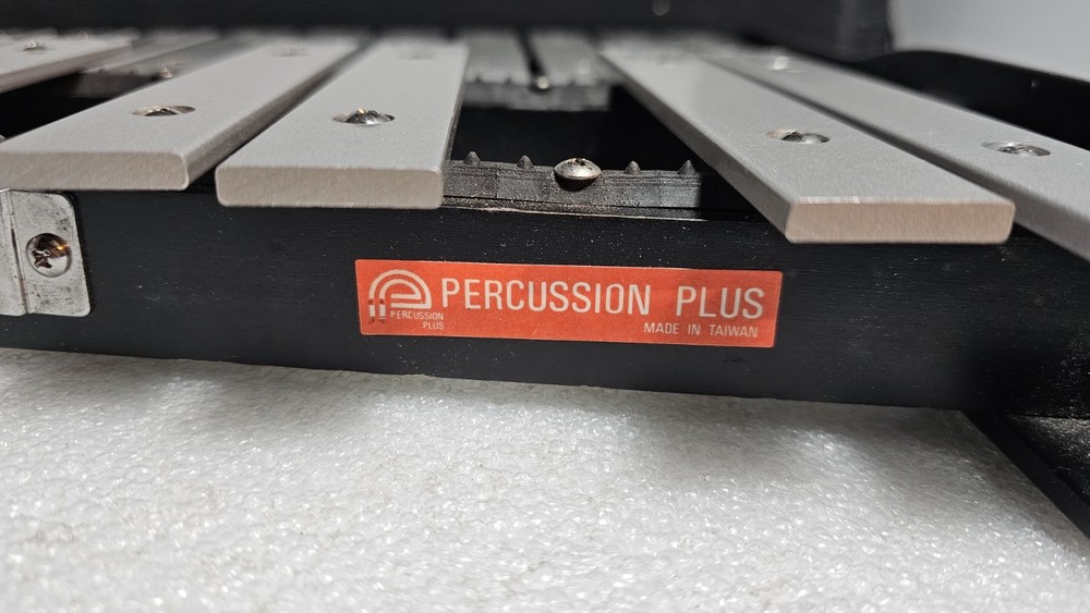 Geniune, Percussion Plus 30 Notes Bell w/ Case And 3 Sticks