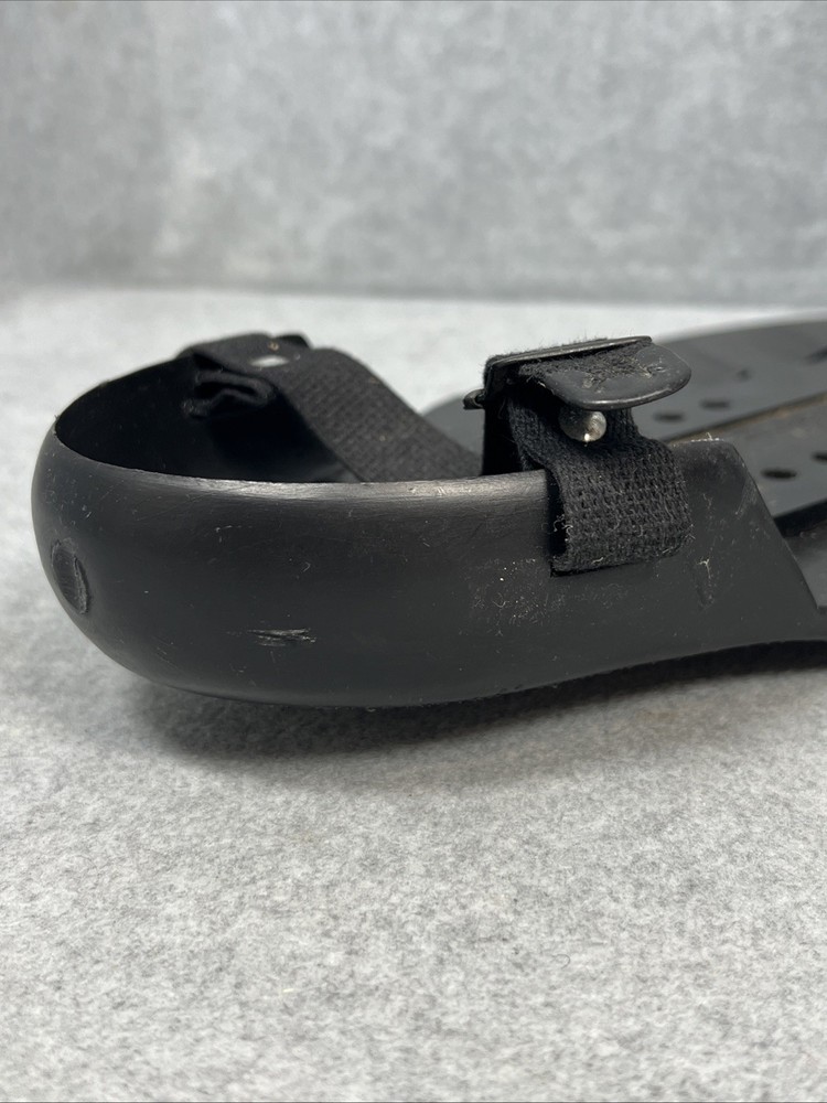 Kickapoo Kickers Fins Adjustable for Float Tube Fishing - Black - Missing Strap