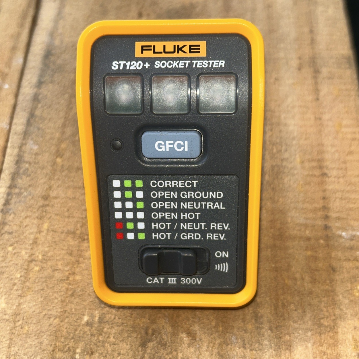 Fluke ST120+ GFCI Socket Tester with Audible Beeper - Open Box