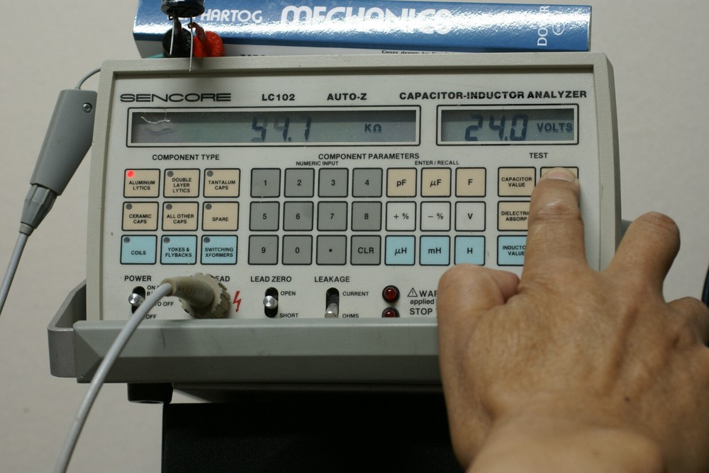 Sencore LC102 Capacitor and Inductor Analyzer working in good order (Read)