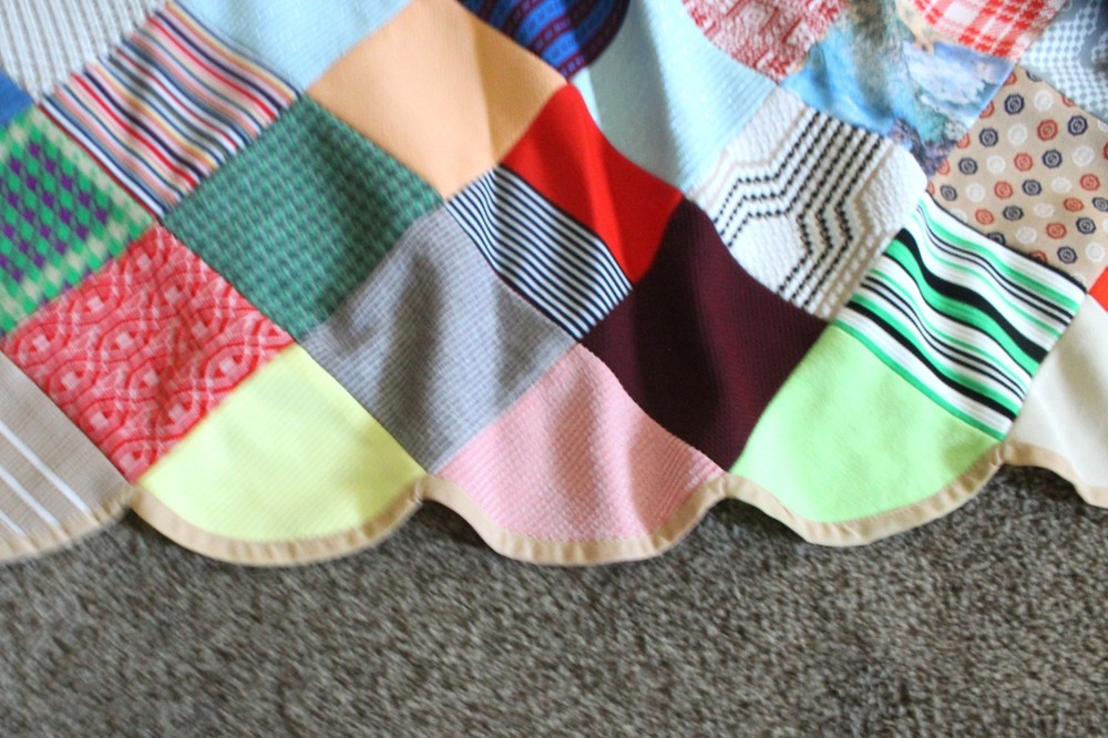 HANDMADE PATCHWORK MULTICOLOR POLYESTER SCALLOPED EDGE 88 X 108 QUILT TOP ONLY