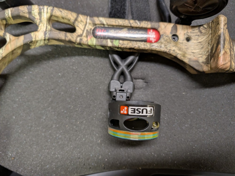 PSE STINGER 3G Compound Bow Camo Finish Sight Stabilizer Arrows Hard Case