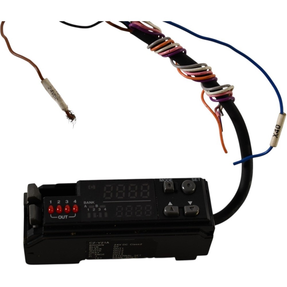 Keyence CZ-V21A RGB Digital Sensor Amplifier Unit NPN Unit