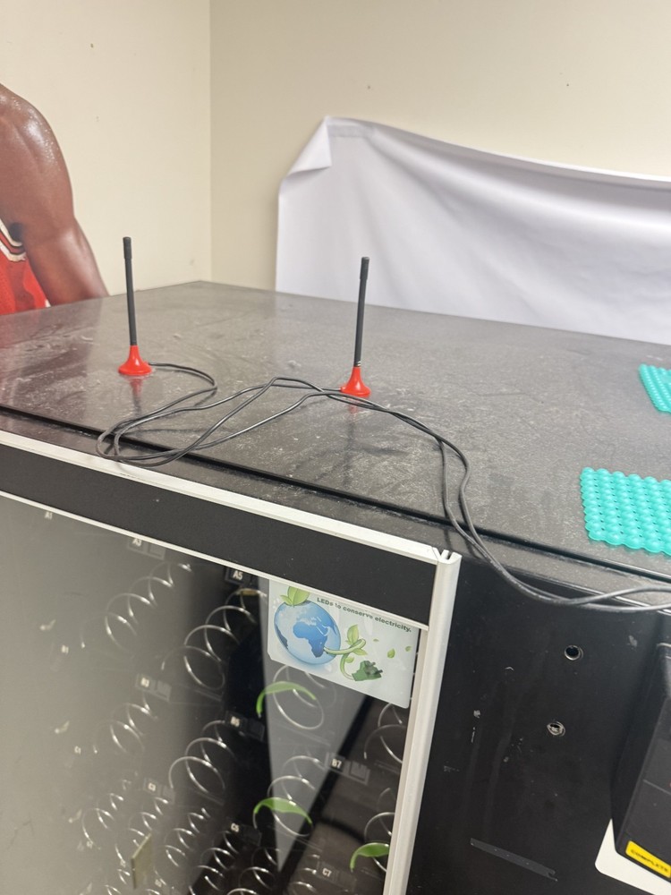 snack vending machine with card reader