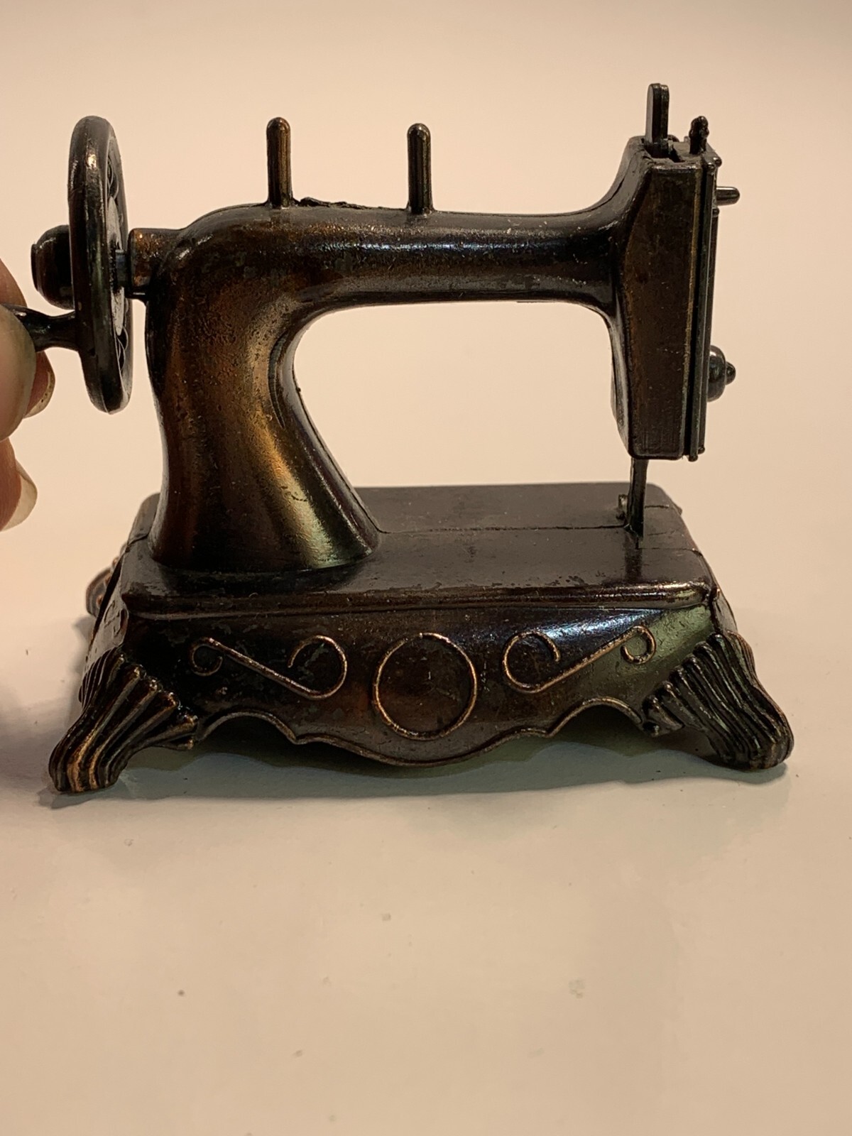 Vintage Die-Cast Pencil Sharpener Singer Style Sowing Machine Works PSD2
