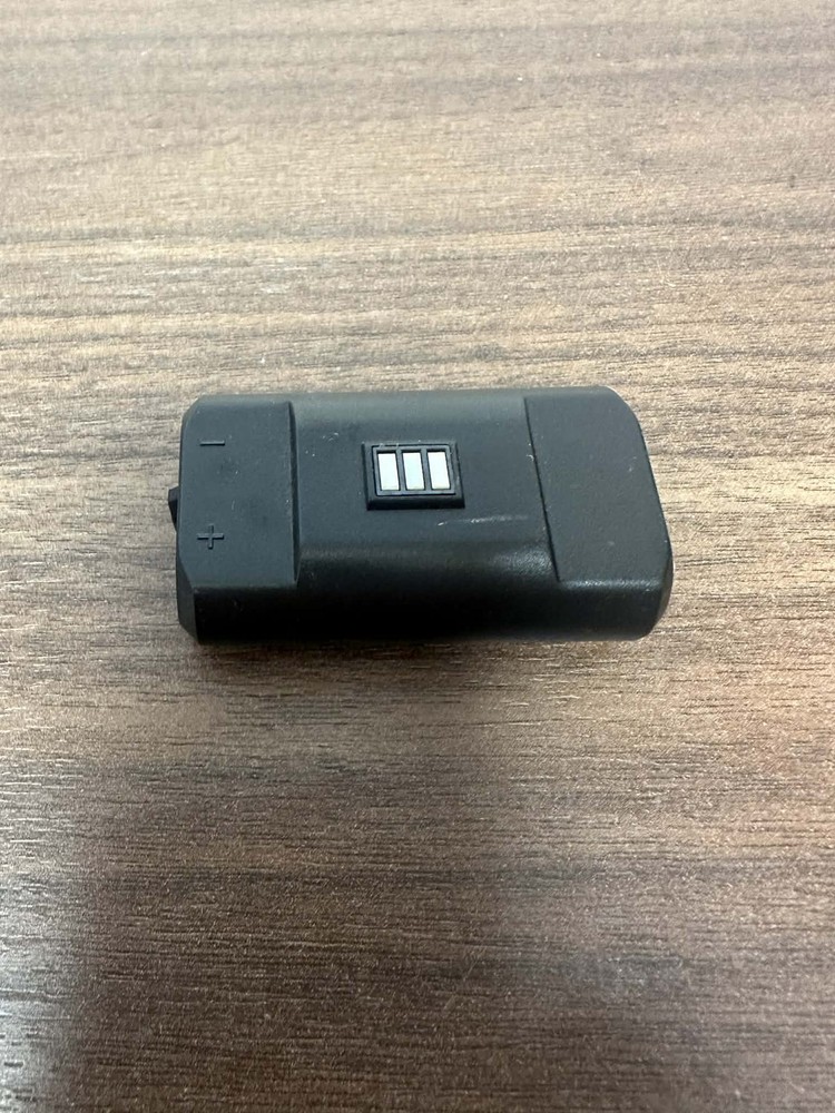 Black Rechargeable Battery For Microsoft Xbox One Controller Very Good 0E