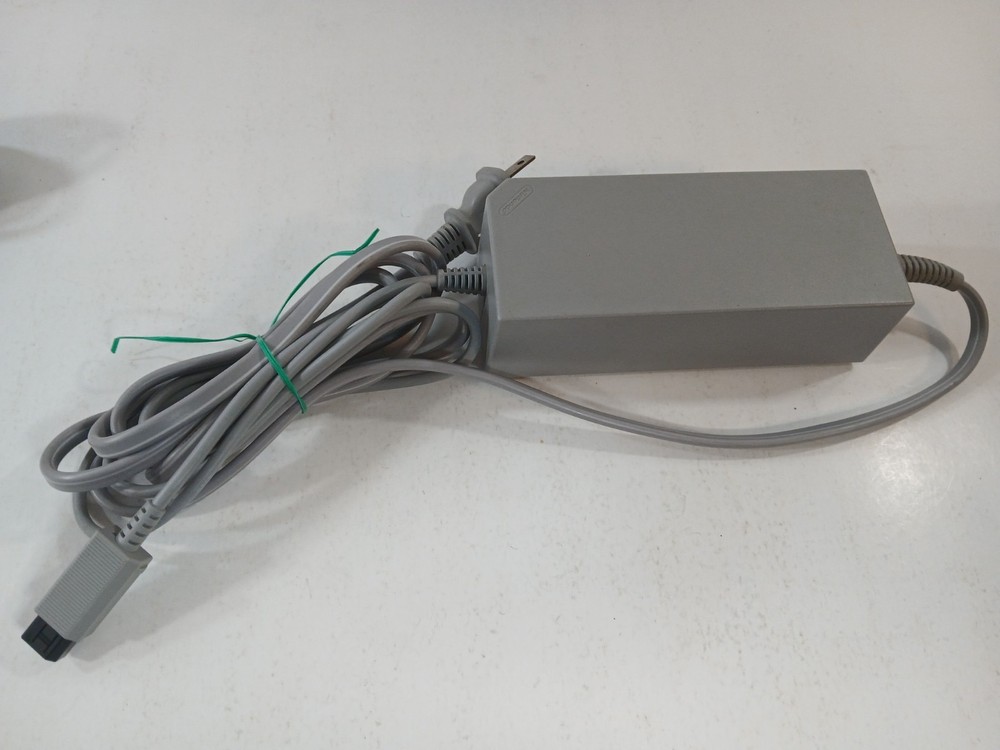 Nintendo Wii Official Hookup Kit AV Cable Power Supply Sensor Bar Console Bundle