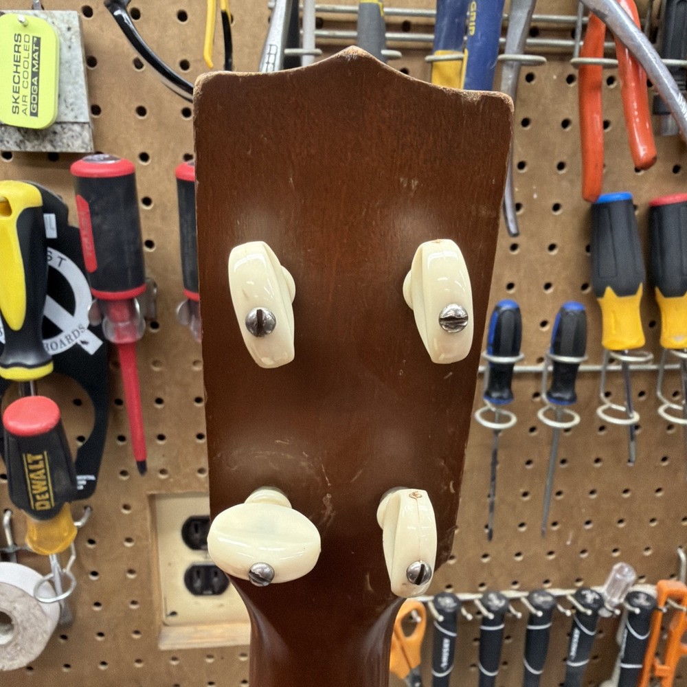 Vintage Baritone/tenor Ukulele