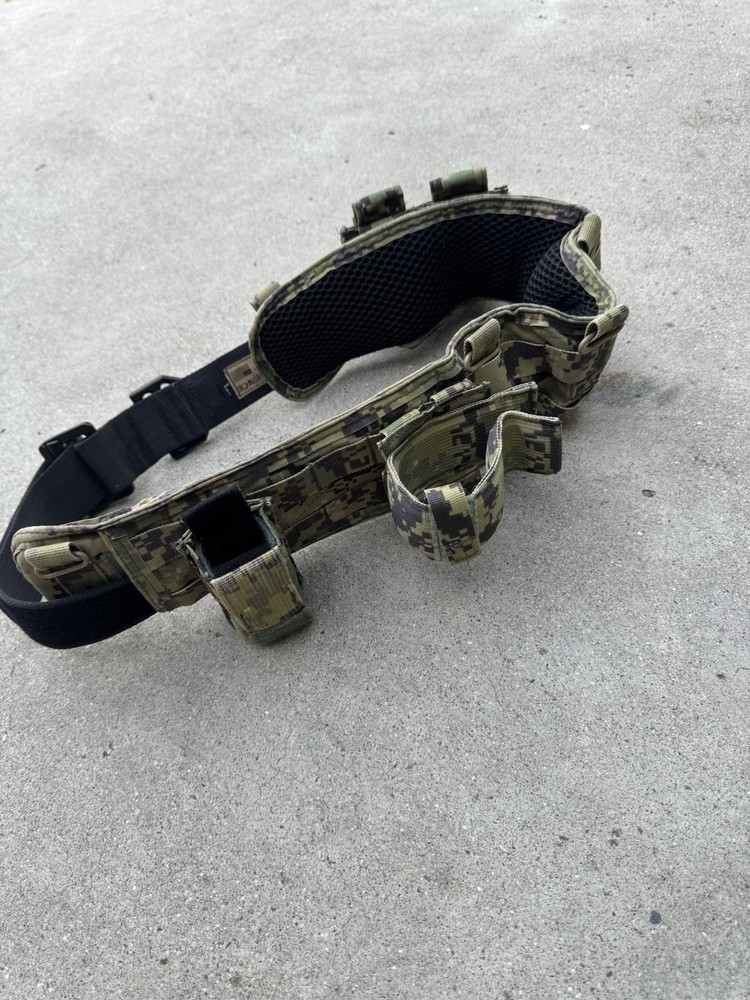 Eagle Industries AOR2 Padded Operator Belt Small/Medium w/ Pouches