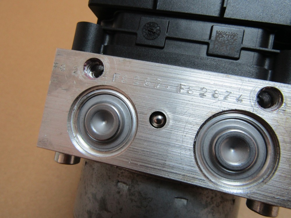 Triumph Rocket 3 GT 2021 ABS pump control unit module (9536)