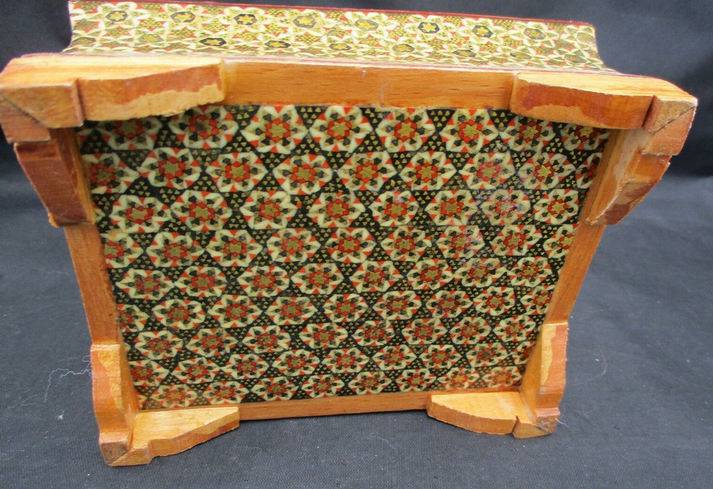 Footed Wooden Box 4.5" Middle Eastern Musicians Intricate Gold Star Pattern EUC