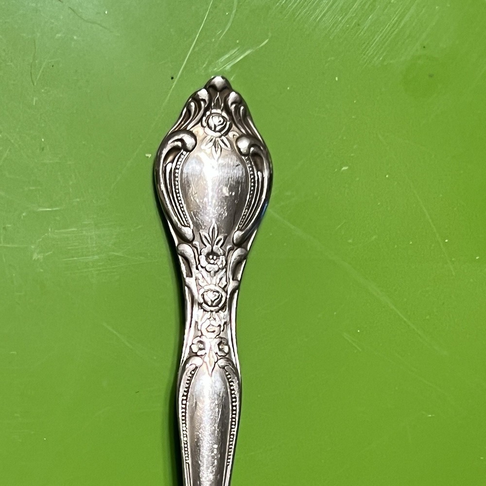 Oneida West Bend Affection 5 Piece Fork, Salad, teaspoon, table spoon, knife
