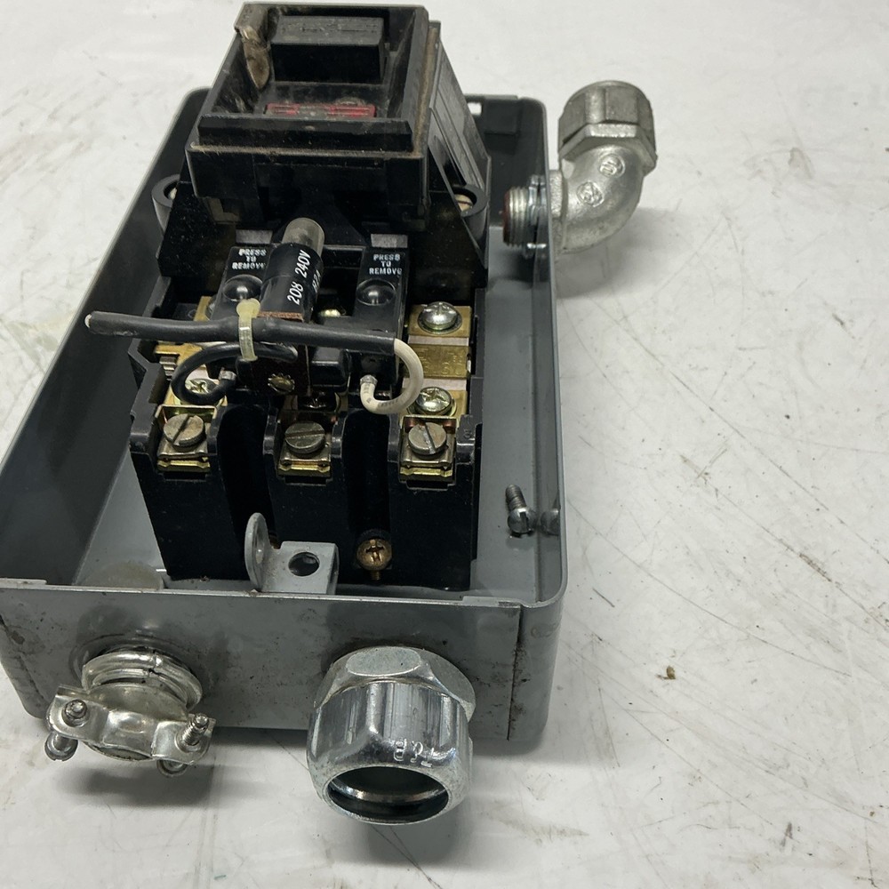 Sqaure D 2510 motor starter W-700