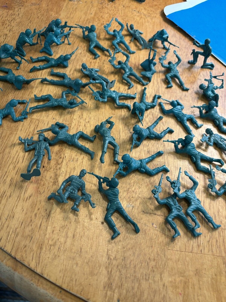Plastic Green Army Figures Baseless Bundle Of 32