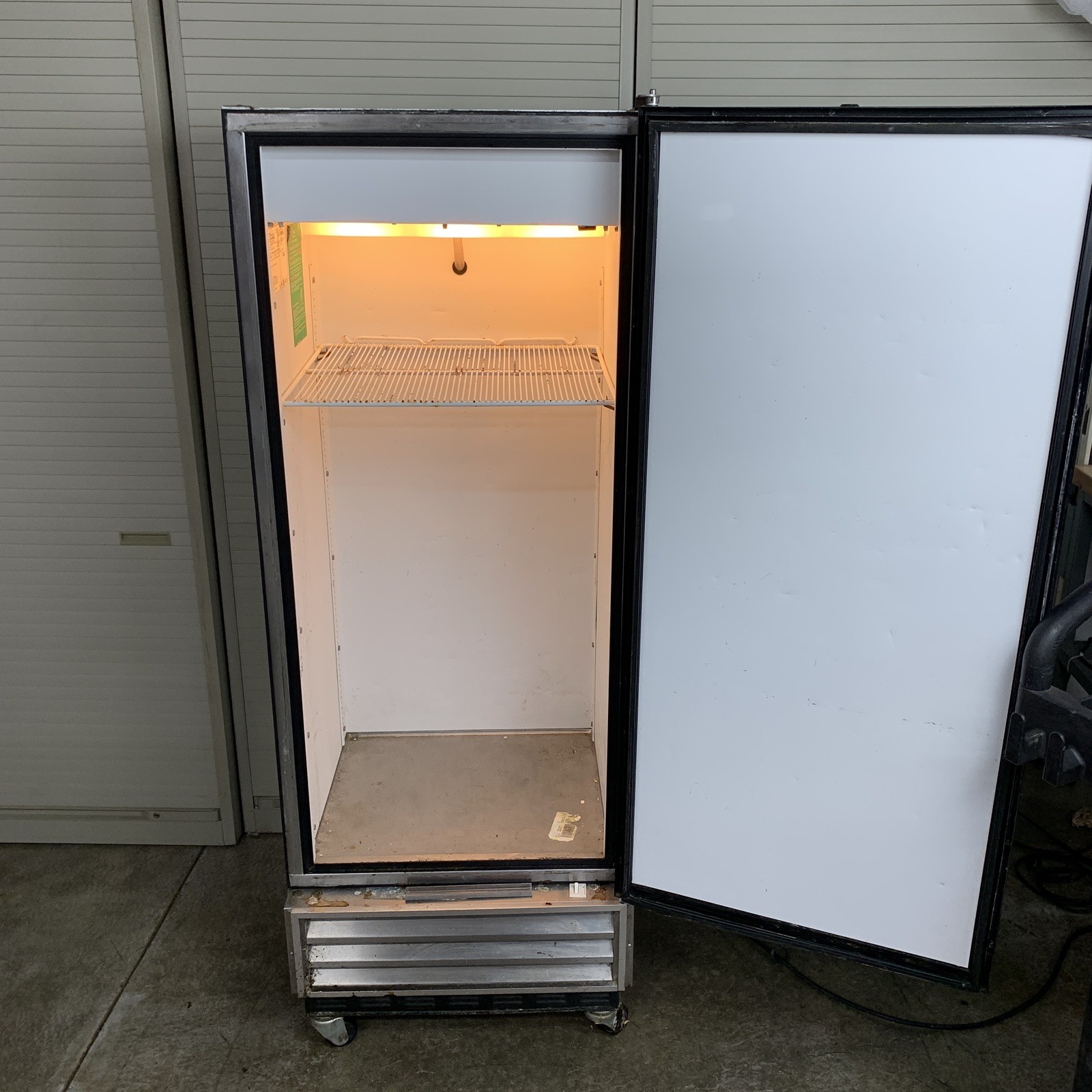 True T-12 Reach In Refrigerator Tested