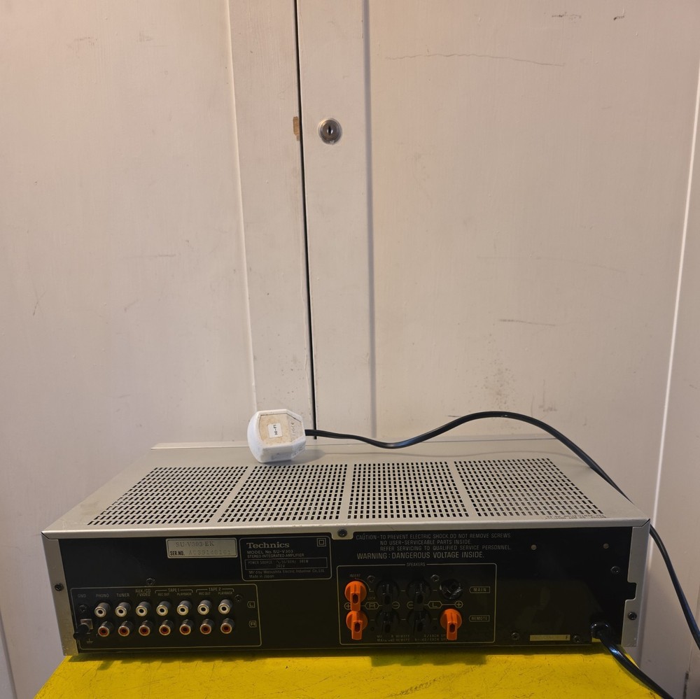 Technics SU-V303 stereo amplifier. Clean condition, Japan.