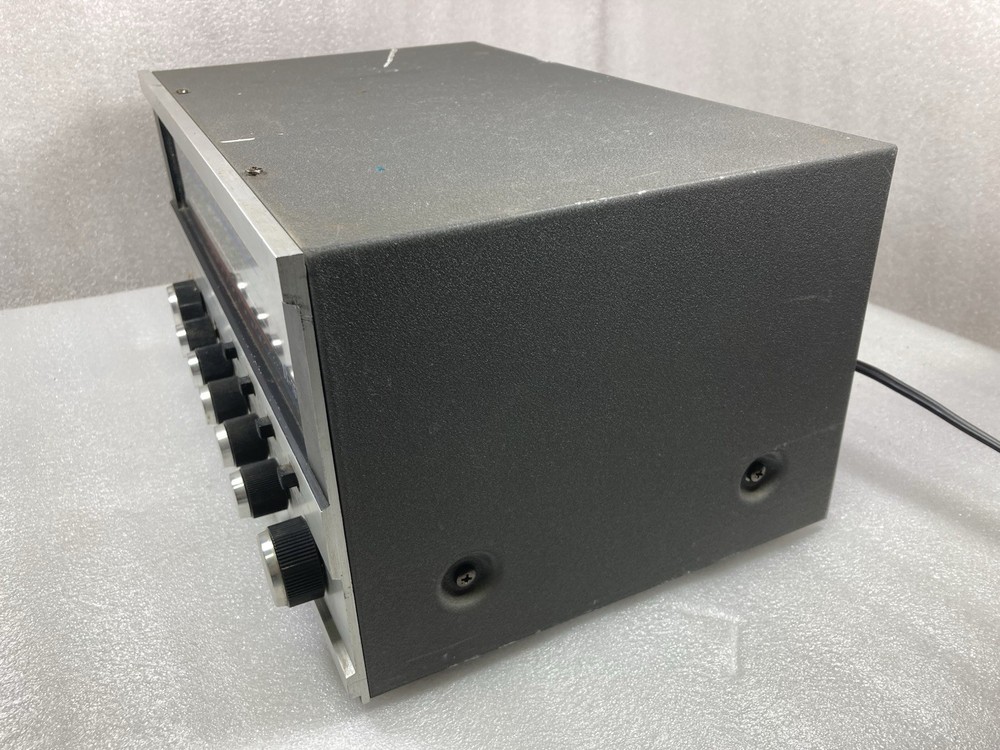 Realistic DX-160 Solid State Communications Receiver Powers On. READ