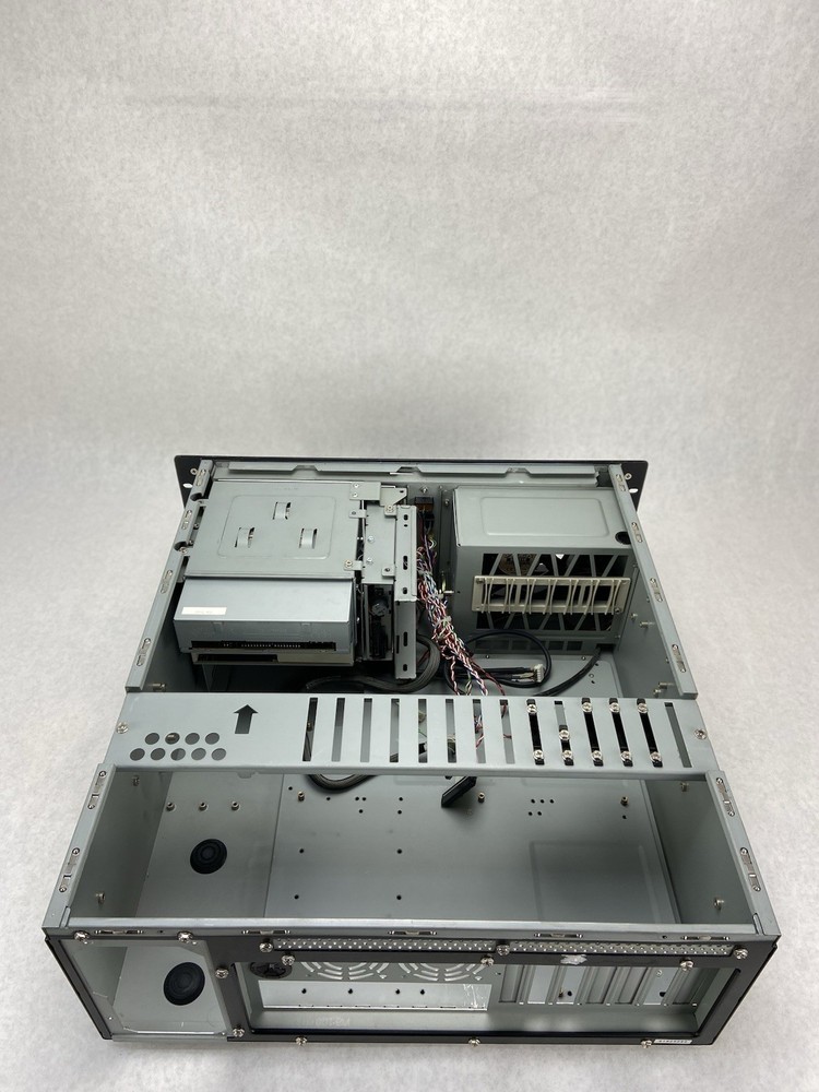 U-Rack U4004N1 4U Rack Mount Server Chassis bare Bones No PSU