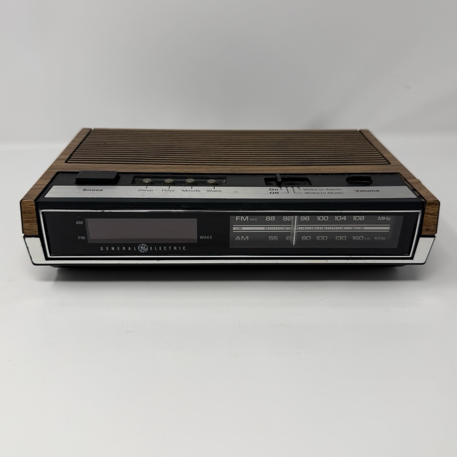 Vintage General Electric Wood Grain AM FM Alarm Clock Model 7-4630B Retro Workin