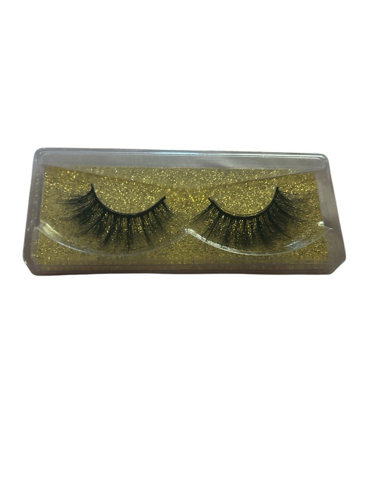 Pretty Essential lashes
