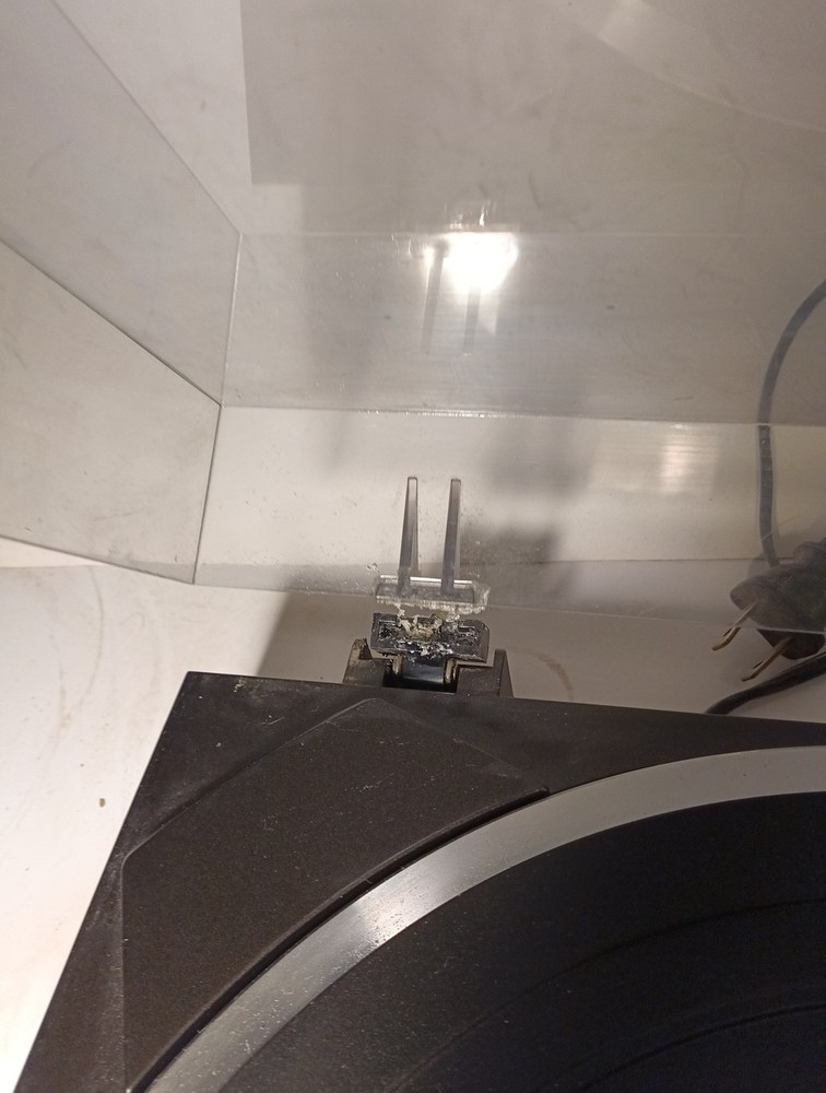 Techniques Turntable SL-BD20 Hinge On Lid Broke , Needs Belt ,Does Powers On