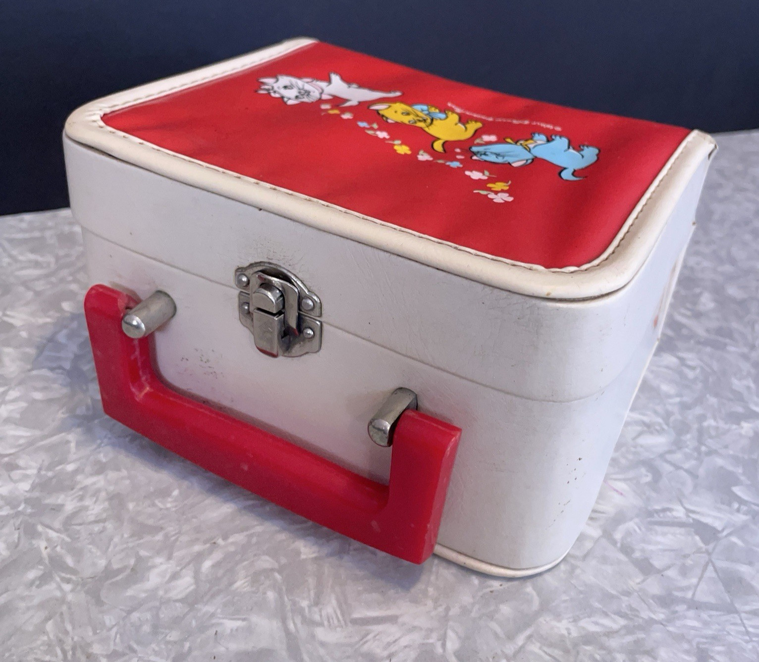 VTG DISNEY ARISTOCATS CHILD GIRLS SMALL VANITY MAKEUP COSMETIC CASE MARKED KB