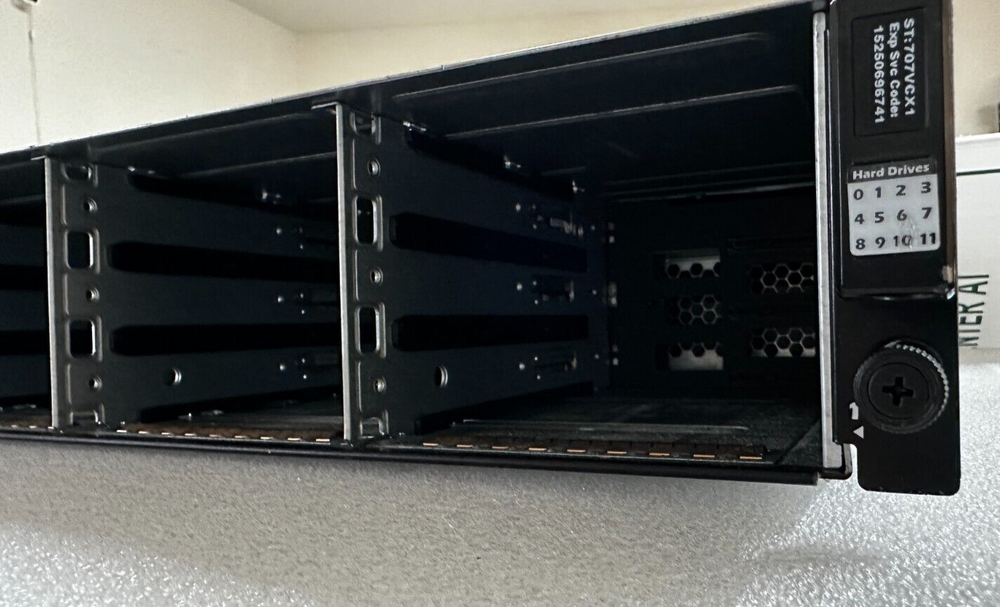 Dell Compellent SC200 w/ 2x Dell Compellent E01M Dual Controllers, 2x 700W PSU