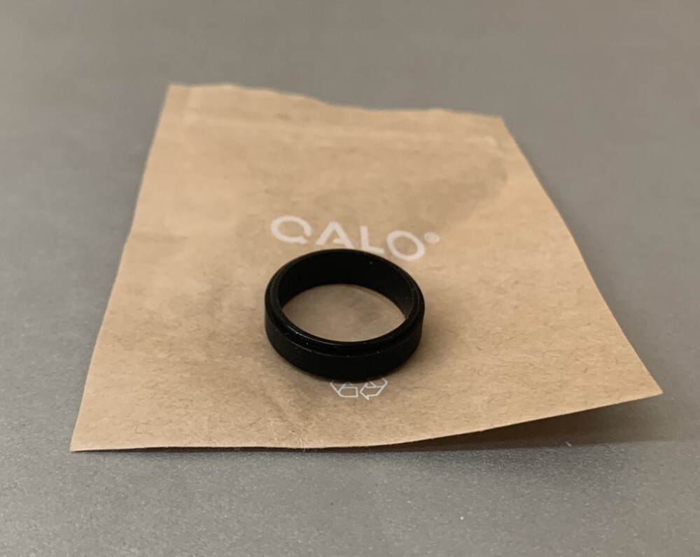 Qalo Unisex Adult Polished Step Edge Black Silicone Wedding Ring Choose Size