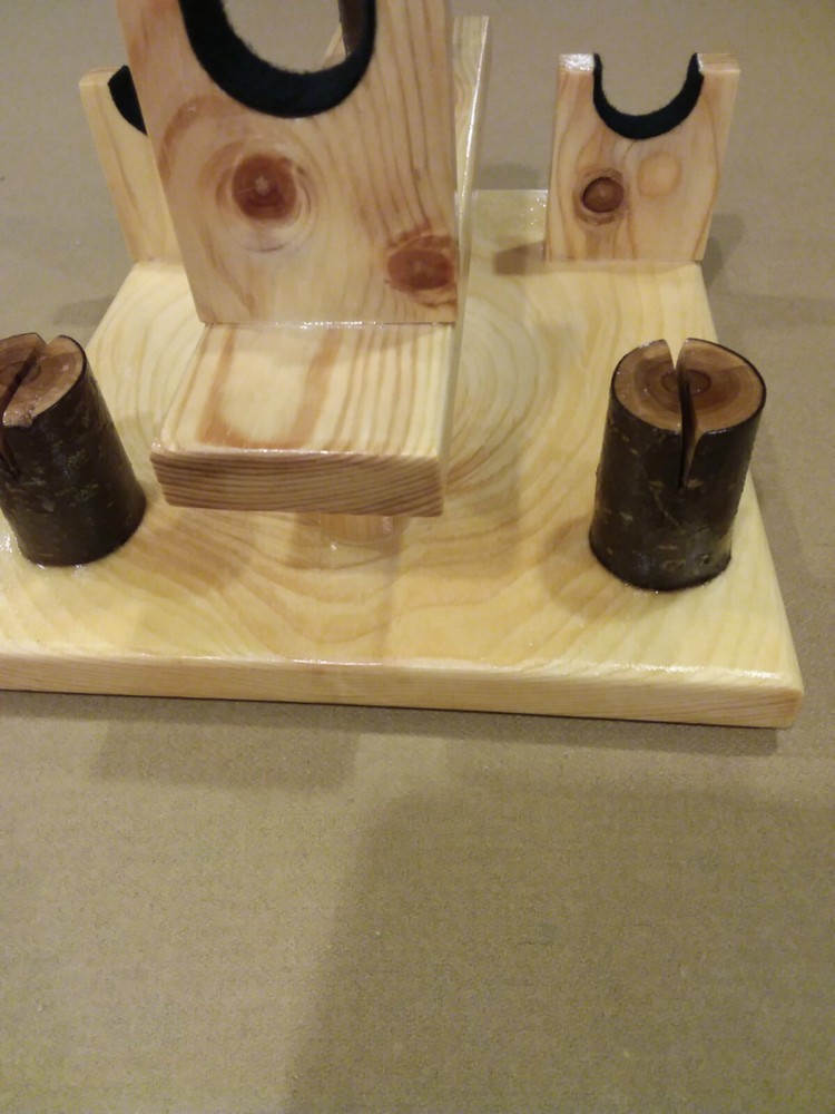 SOLID NORTHERN WHITE PINE TRIPLE KNIFE DISPLAY STAND