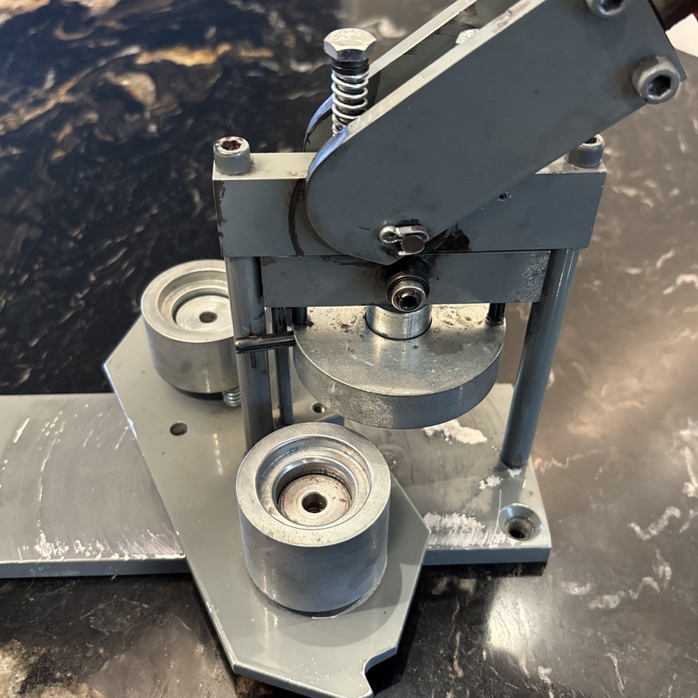 Tecre Model 100 1” Inch Round Button Making Machine