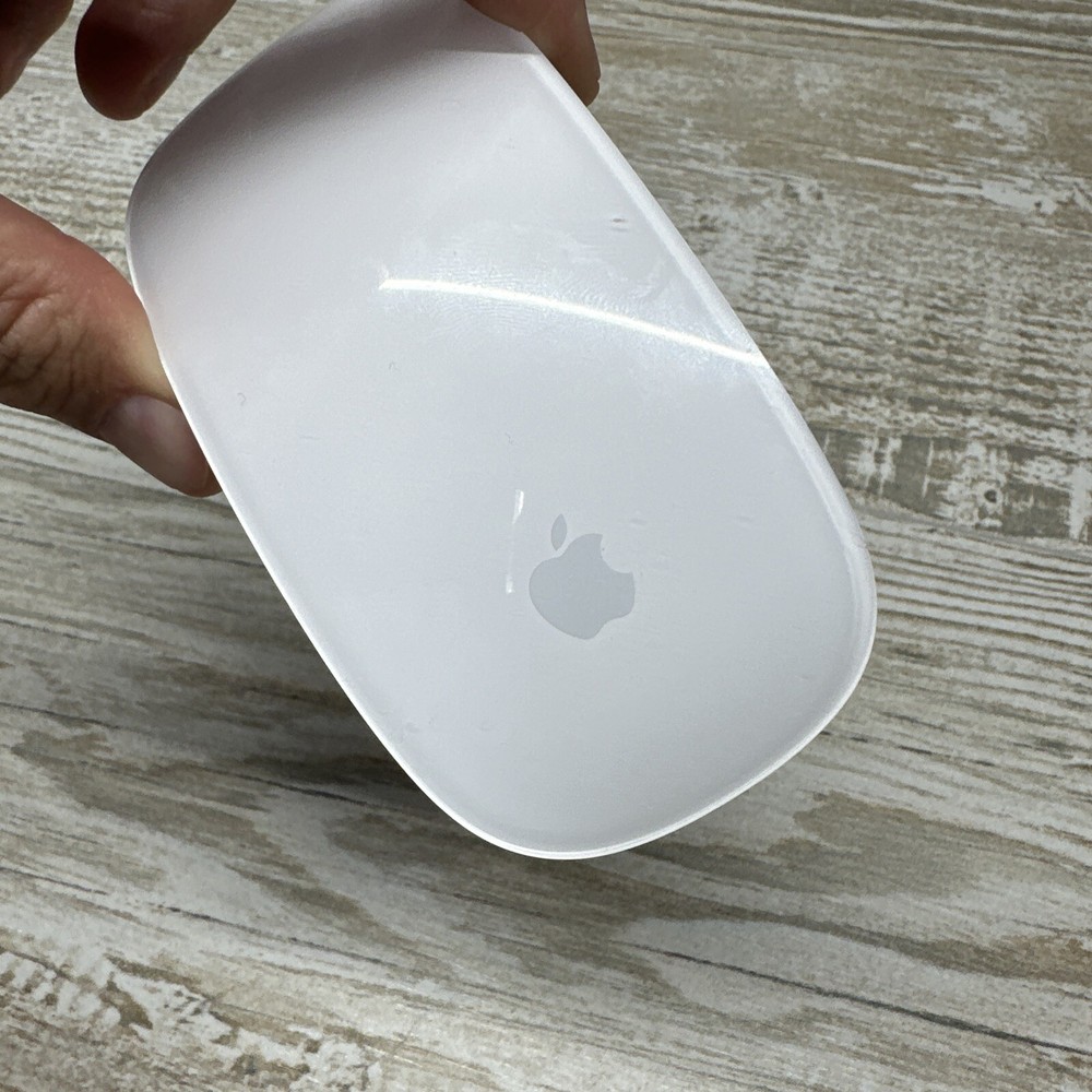 Apple Magic Mouse Bluetooth Wireless Model A1296 Needs 2 AA Batts - Not Included