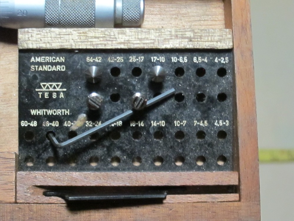 BROWN & SHARPE 1-2" Thread Micrometer Model 210-2, USED