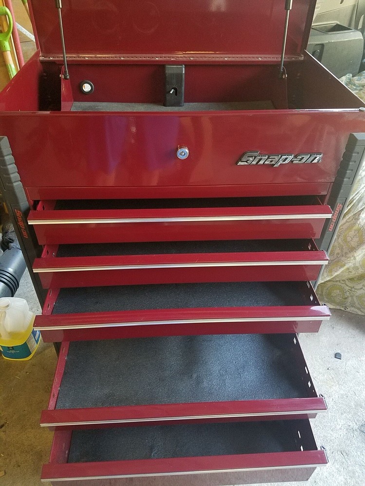 Snap on Toolbox - Locking - Rolling - Does not include any tools in price.